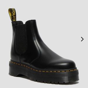 DR MARTEN PLATFORM CHELSEA BOOTS SIZE 9